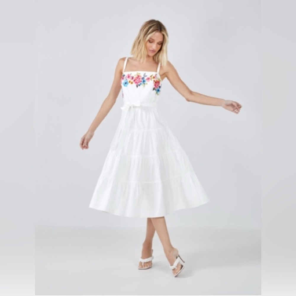 NWOT BCBGMAXAZRIA Daphne Floral Embroidered Dress. Womens size 6, white.